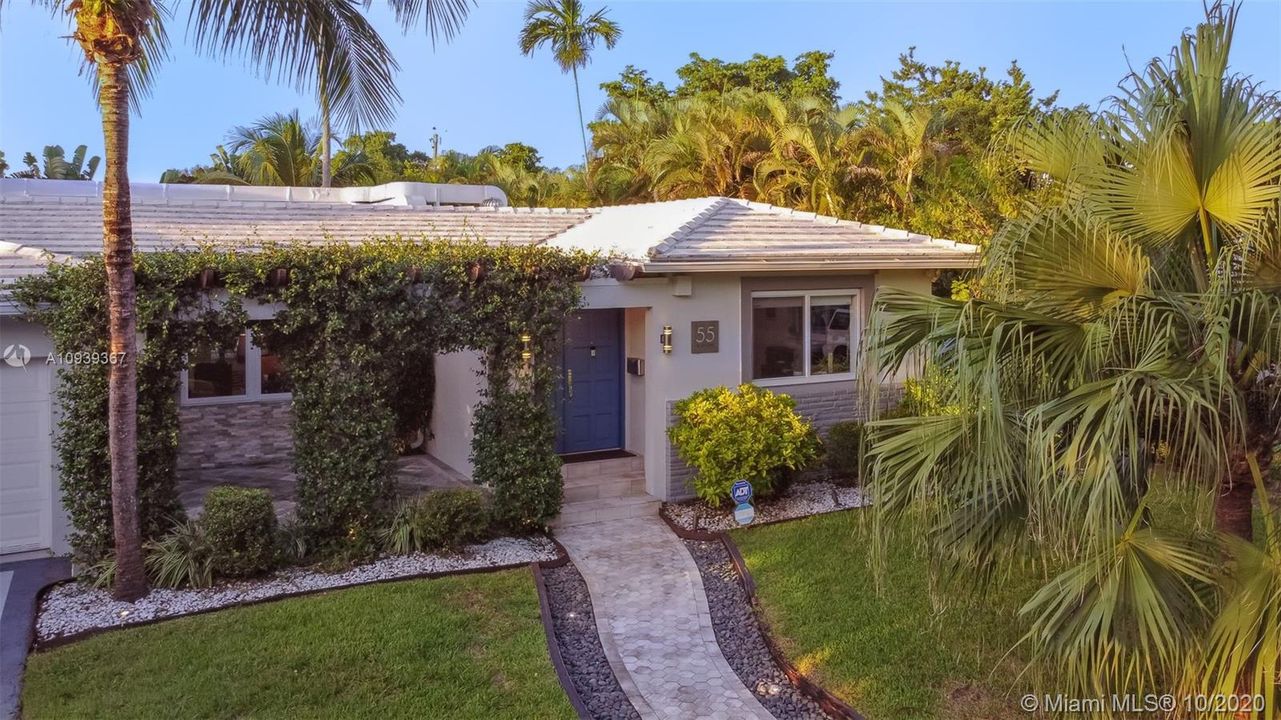 Vendido Recientemente: $1,075,000 (3 camas, 2 baños, 2521 Pies cuadrados)