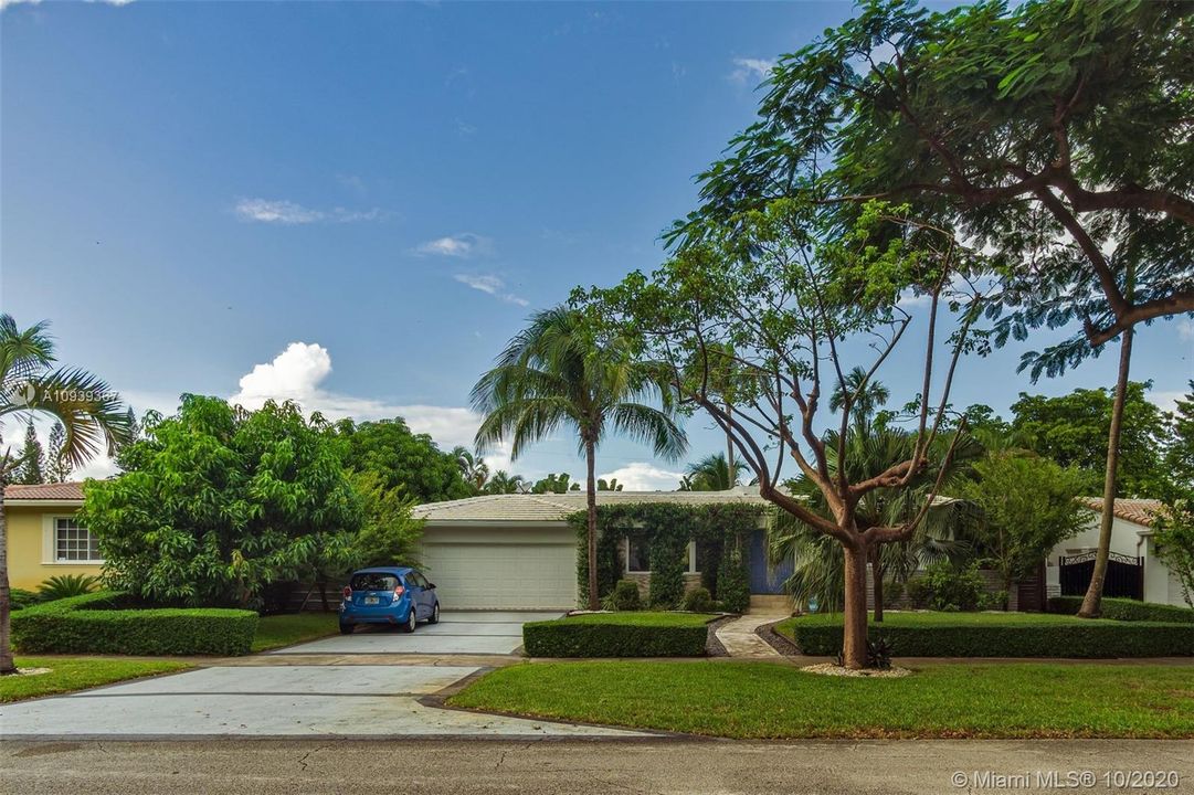 Vendido Recientemente: $1,075,000 (3 camas, 2 baños, 2521 Pies cuadrados)