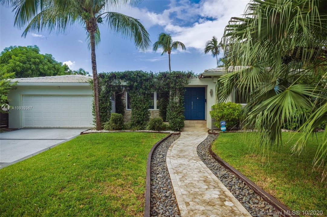 Vendido Recientemente: $1,075,000 (3 camas, 2 baños, 2521 Pies cuadrados)