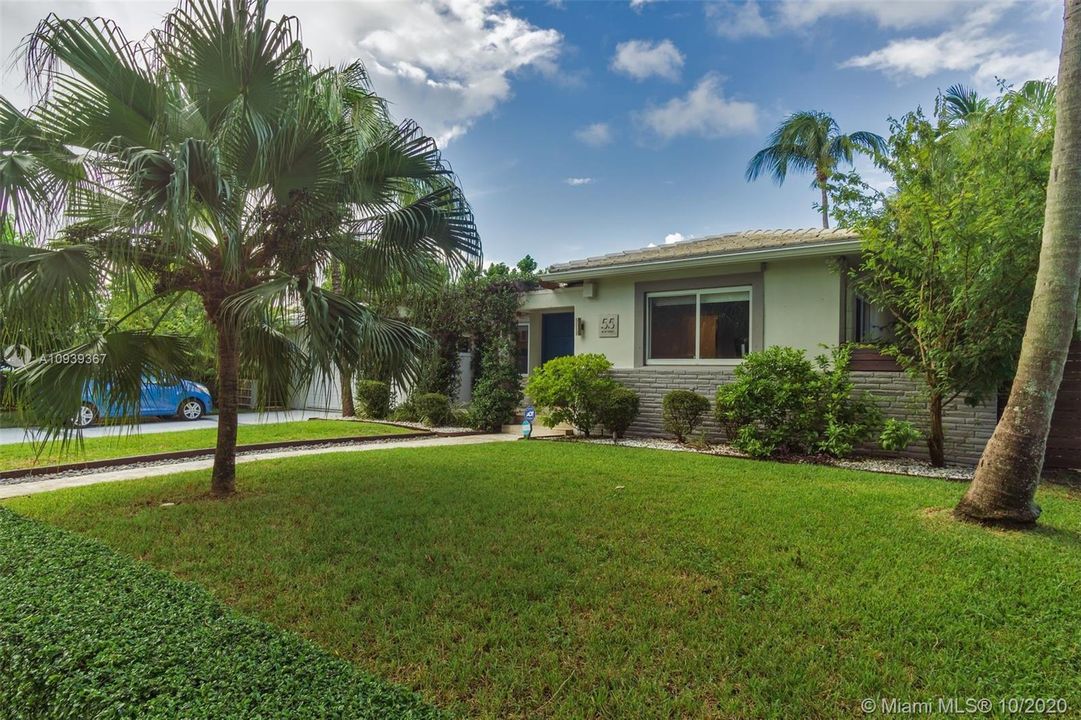 Vendido Recientemente: $1,075,000 (3 camas, 2 baños, 2521 Pies cuadrados)