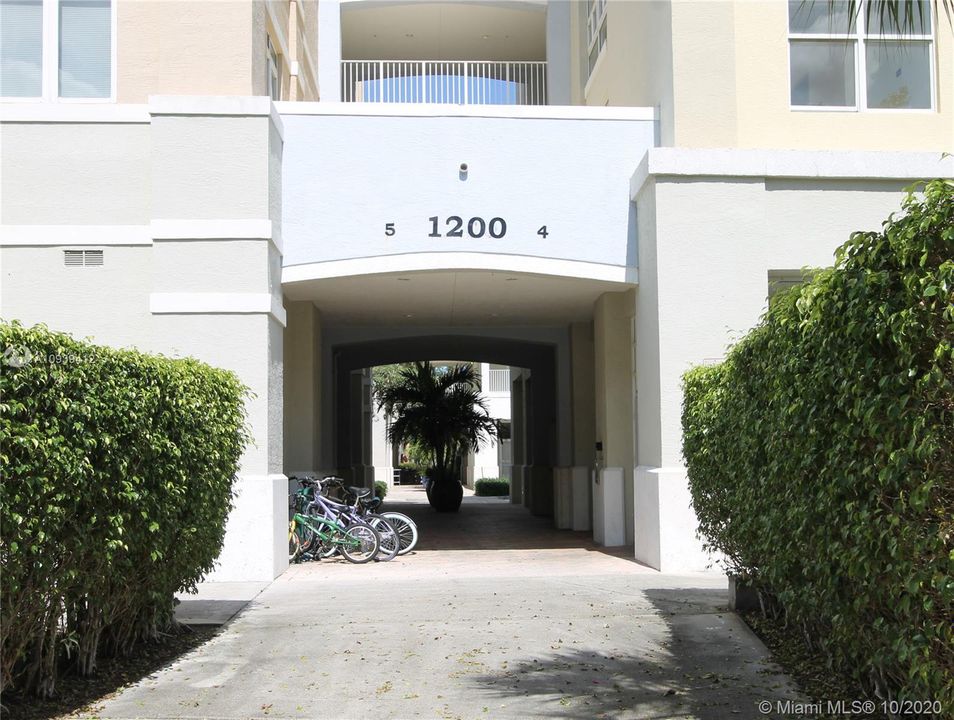 Recently Sold: $224,000 (2 beds, 2 baths, 1008 Square Feet)