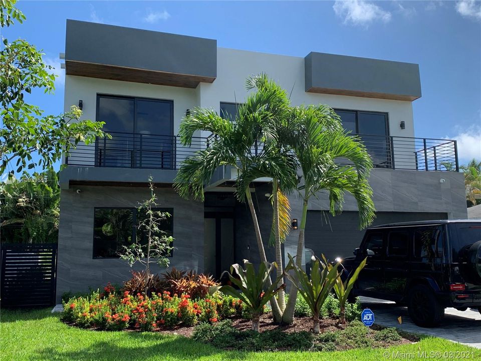 Recently Sold: $1,650,000 (4 beds, 3 baths, 4684 Square Feet)