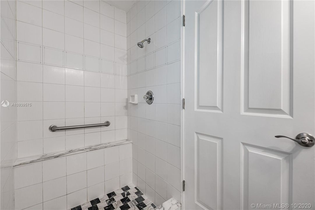 Недавно продано: $649,000 (4 спален, 4 ванн, 2412 Квадратных фут)