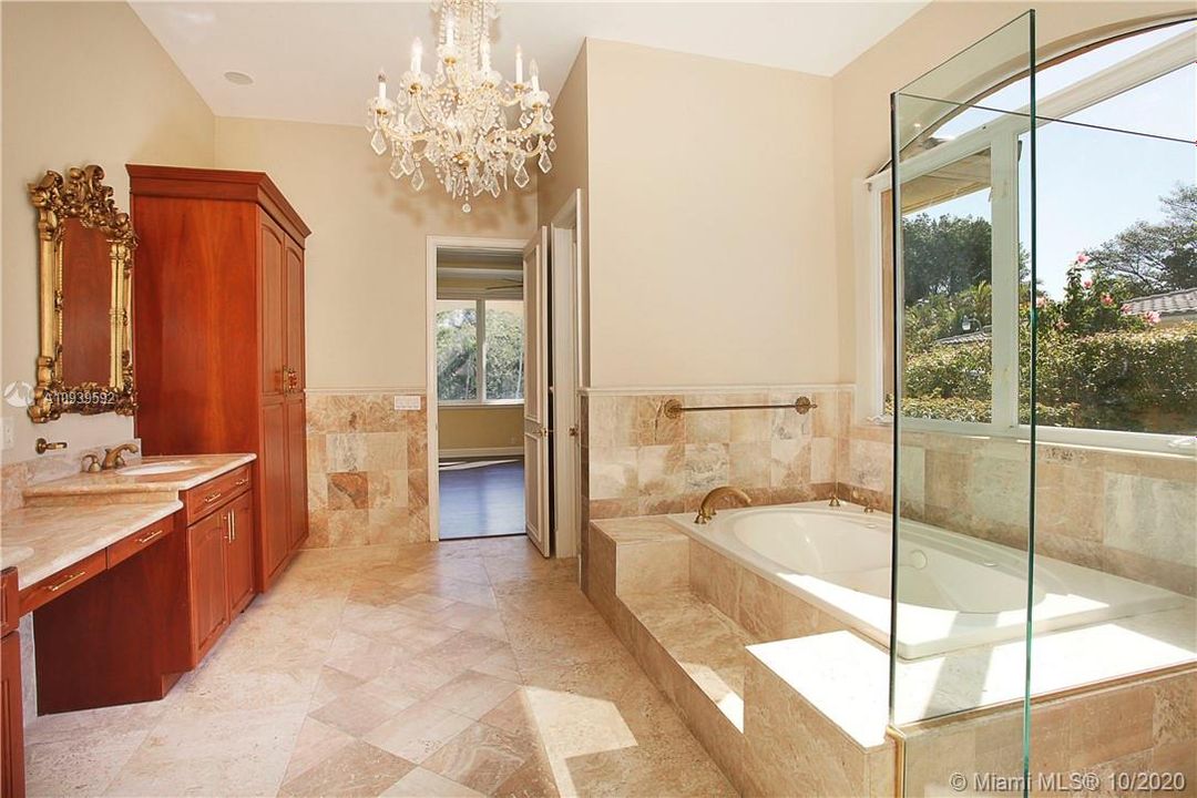 Recently Rented: $13,800 (6 beds, 6 baths, 5218 Square Feet)
