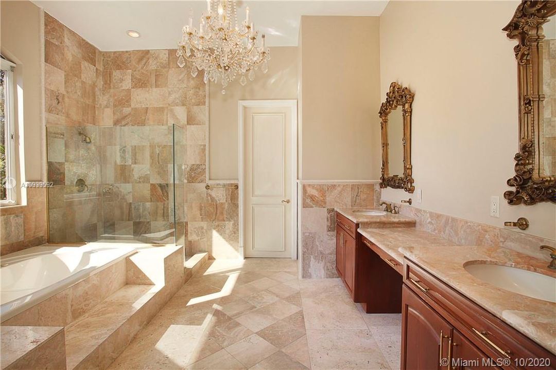 Recently Rented: $13,800 (6 beds, 6 baths, 5218 Square Feet)
