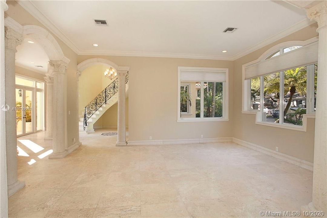 Recently Rented: $13,800 (6 beds, 6 baths, 5218 Square Feet)
