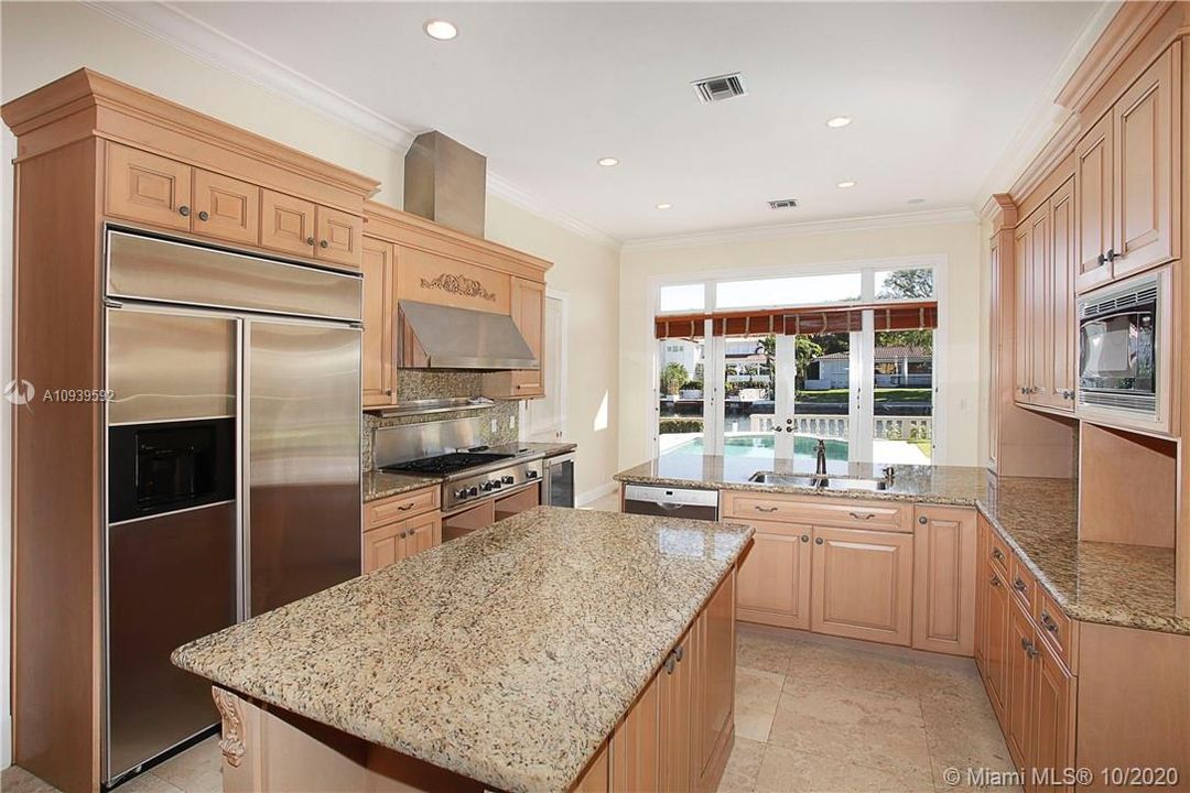 Recently Rented: $13,800 (6 beds, 6 baths, 5218 Square Feet)