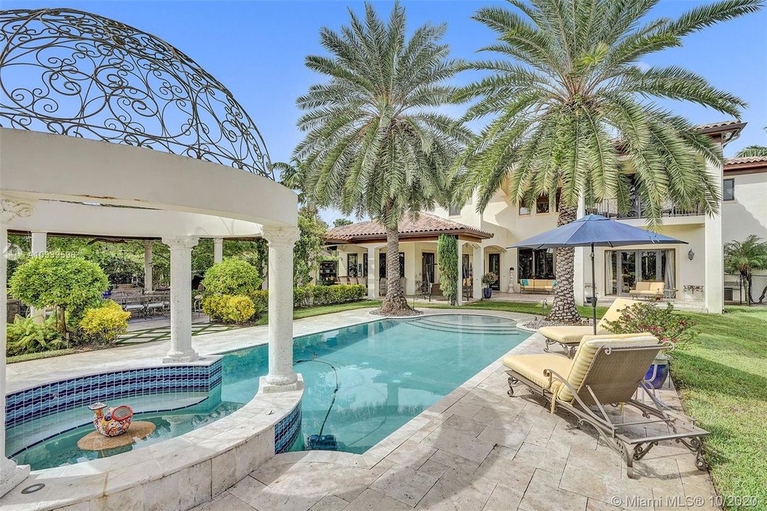 Recently Sold: $1,499,000 (6 beds, 4 baths, 4958 Square Feet)