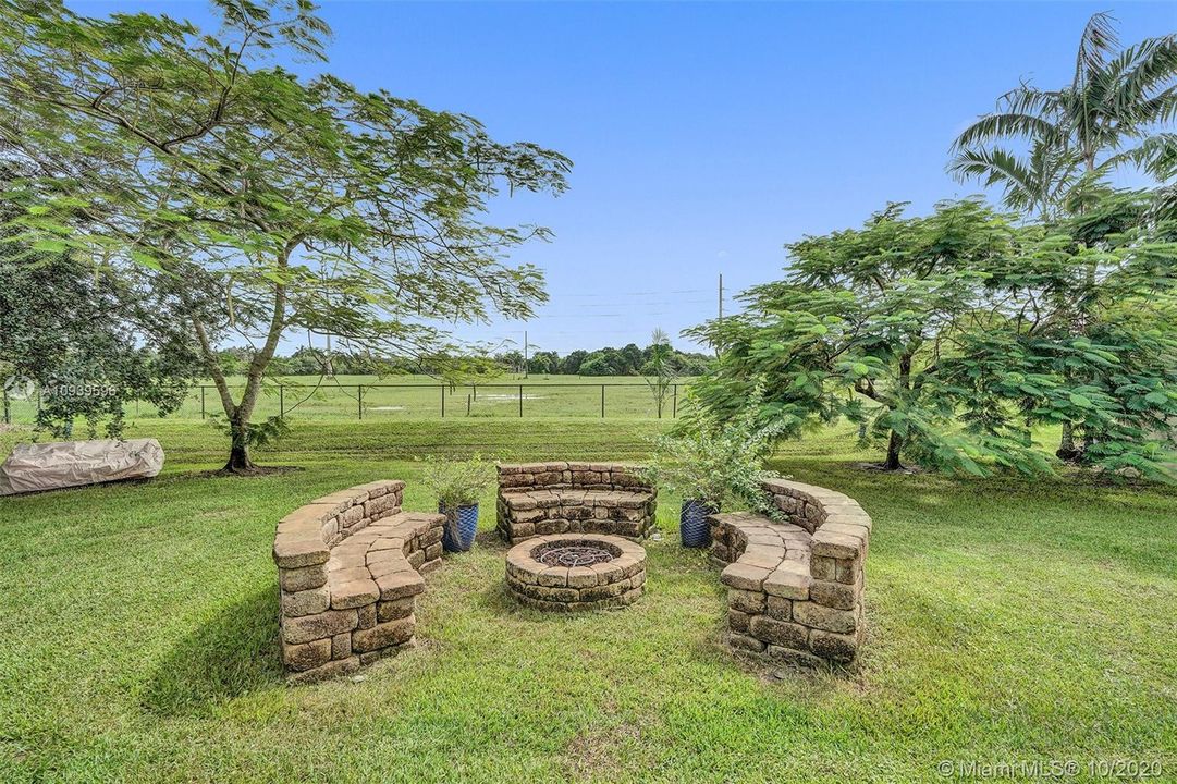 Recently Sold: $1,499,000 (6 beds, 4 baths, 4958 Square Feet)