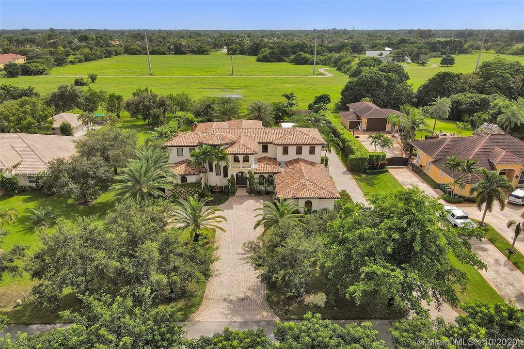 Recently Sold: $1,499,000 (6 beds, 4 baths, 4958 Square Feet)