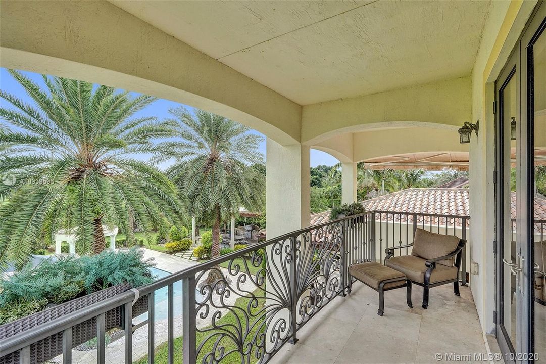 Recently Sold: $1,499,000 (6 beds, 4 baths, 4958 Square Feet)