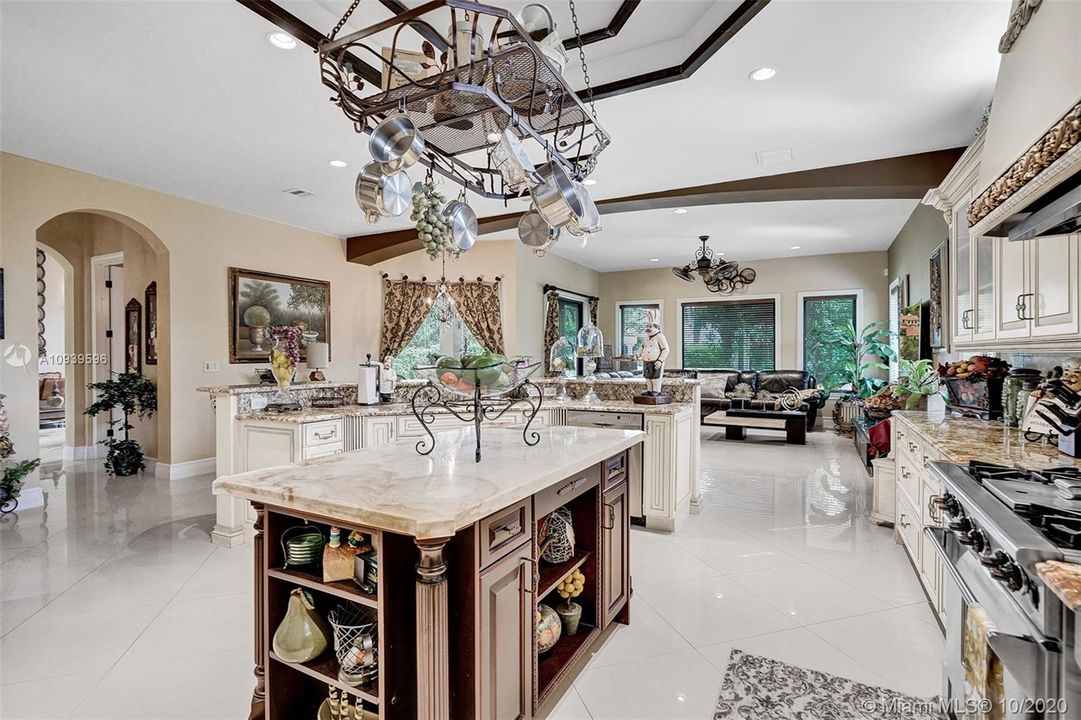 Recently Sold: $1,499,000 (6 beds, 4 baths, 4958 Square Feet)