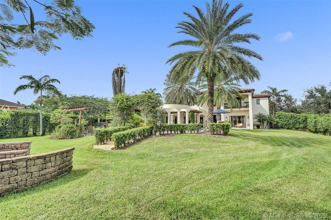 Recently Sold: $1,499,000 (6 beds, 4 baths, 4958 Square Feet)