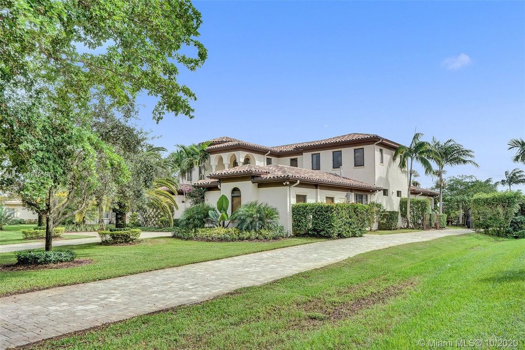 Recently Sold: $1,499,000 (6 beds, 4 baths, 4958 Square Feet)