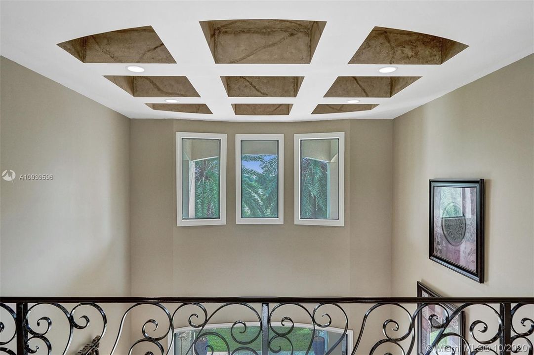 Recently Sold: $1,499,000 (6 beds, 4 baths, 4958 Square Feet)
