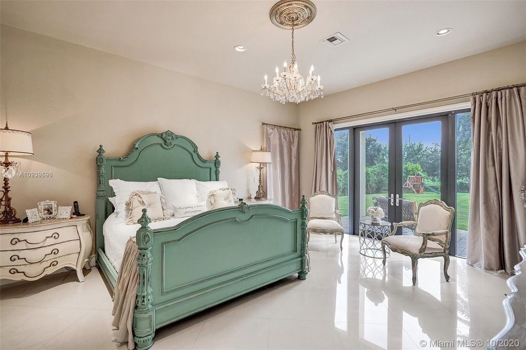 Recently Sold: $1,499,000 (6 beds, 4 baths, 4958 Square Feet)