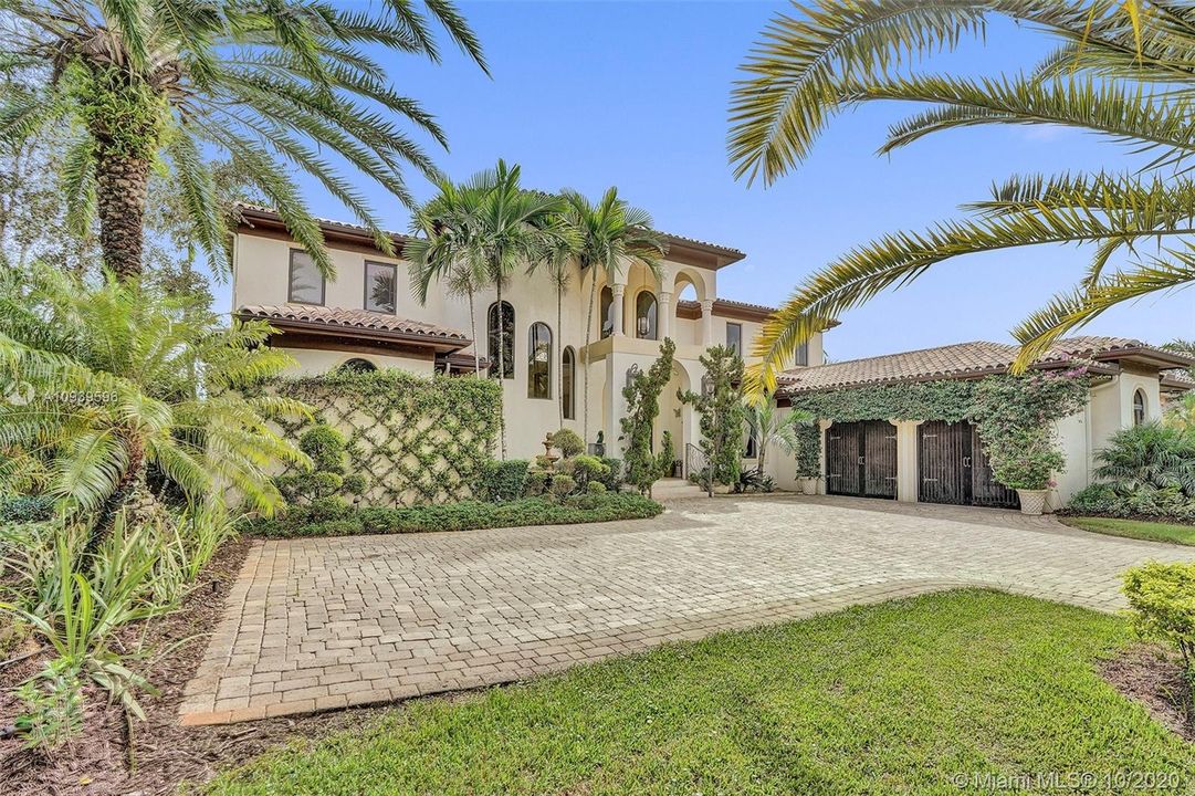 Recently Sold: $1,499,000 (6 beds, 4 baths, 4958 Square Feet)