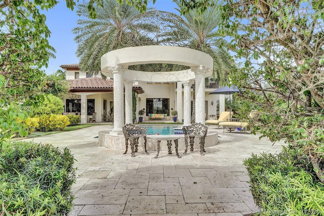 Recently Sold: $1,499,000 (6 beds, 4 baths, 4958 Square Feet)