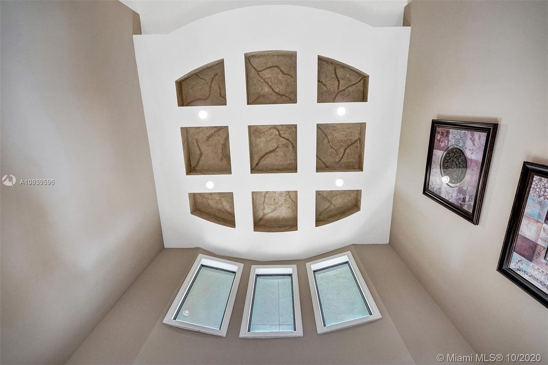 Recently Sold: $1,499,000 (6 beds, 4 baths, 4958 Square Feet)
