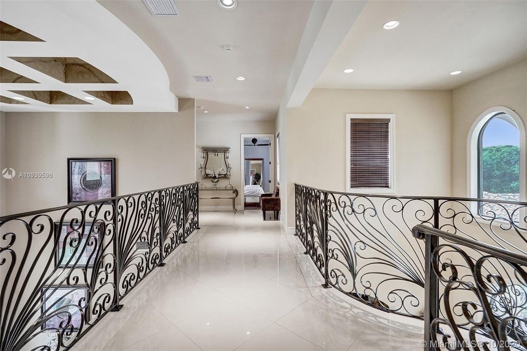 Recently Sold: $1,499,000 (6 beds, 4 baths, 4958 Square Feet)
