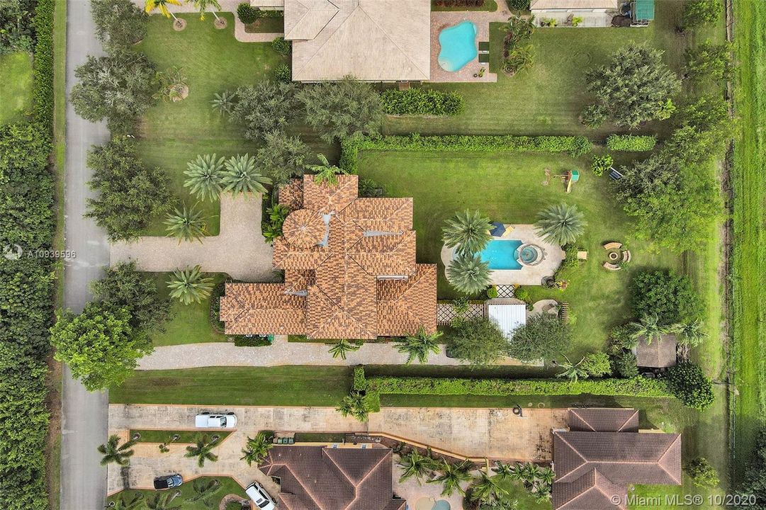 Recently Sold: $1,499,000 (6 beds, 4 baths, 4958 Square Feet)