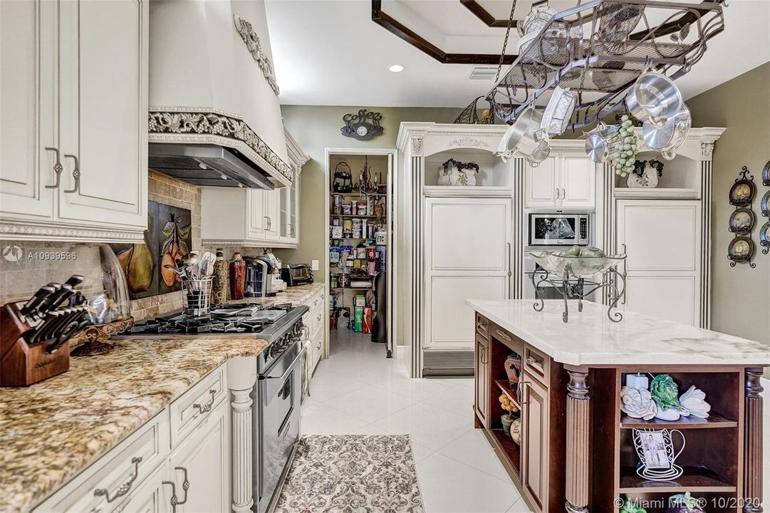 Recently Sold: $1,499,000 (6 beds, 4 baths, 4958 Square Feet)