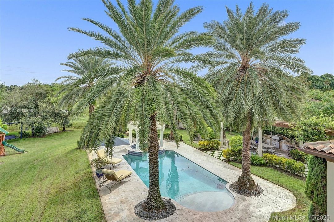 Recently Sold: $1,499,000 (6 beds, 4 baths, 4958 Square Feet)