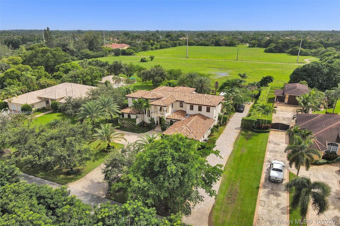 Recently Sold: $1,499,000 (6 beds, 4 baths, 4958 Square Feet)