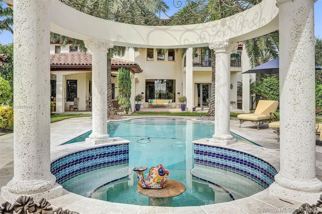 Recently Sold: $1,499,000 (6 beds, 4 baths, 4958 Square Feet)
