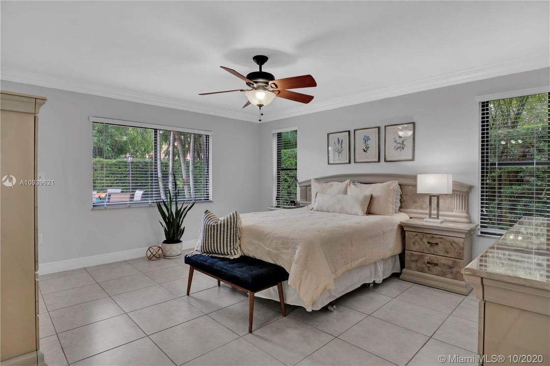 Vendido Recientemente: $535,000 (4 camas, 2 baños, 2076 Pies cuadrados)