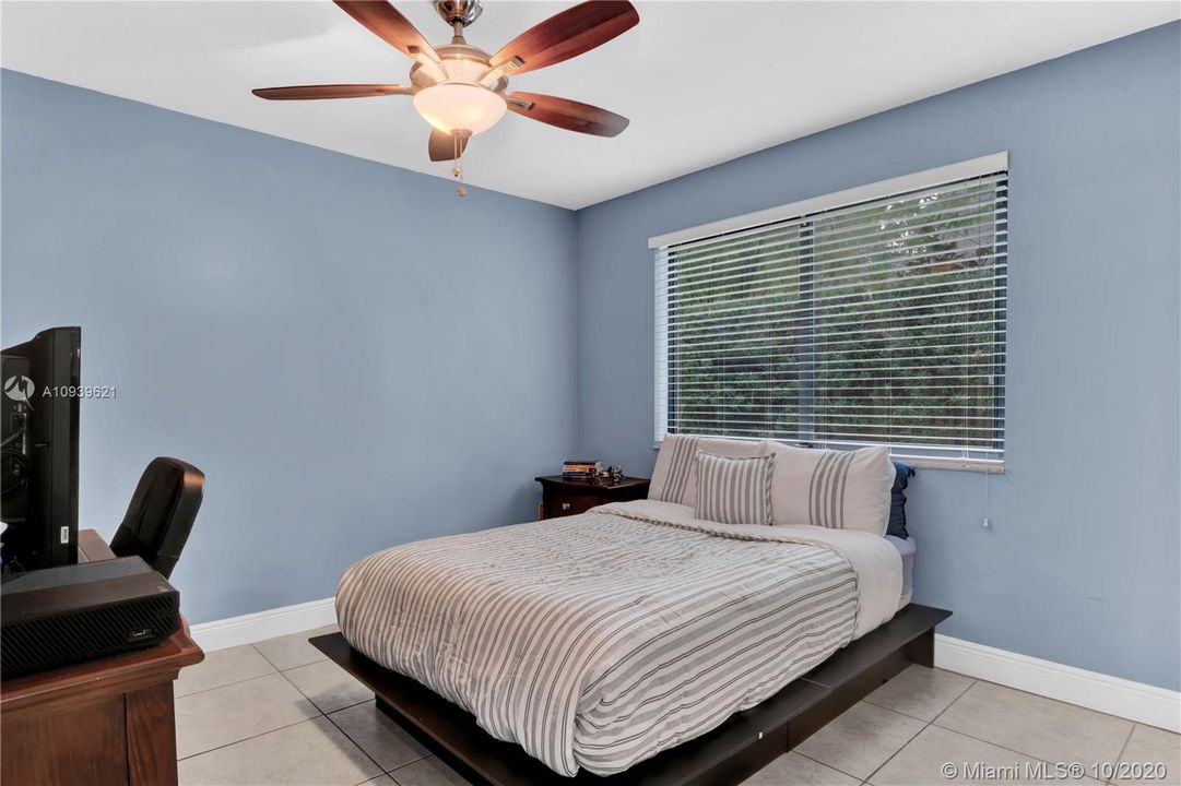 Vendido Recientemente: $535,000 (4 camas, 2 baños, 2076 Pies cuadrados)