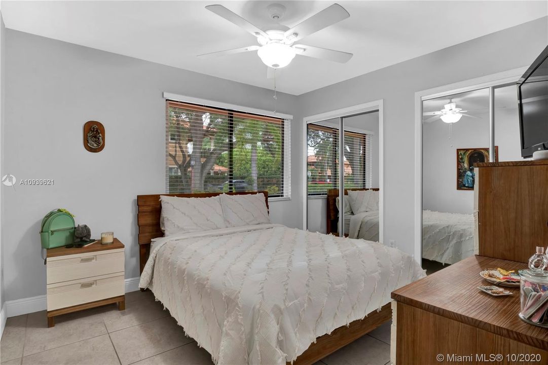 Vendido Recientemente: $535,000 (4 camas, 2 baños, 2076 Pies cuadrados)