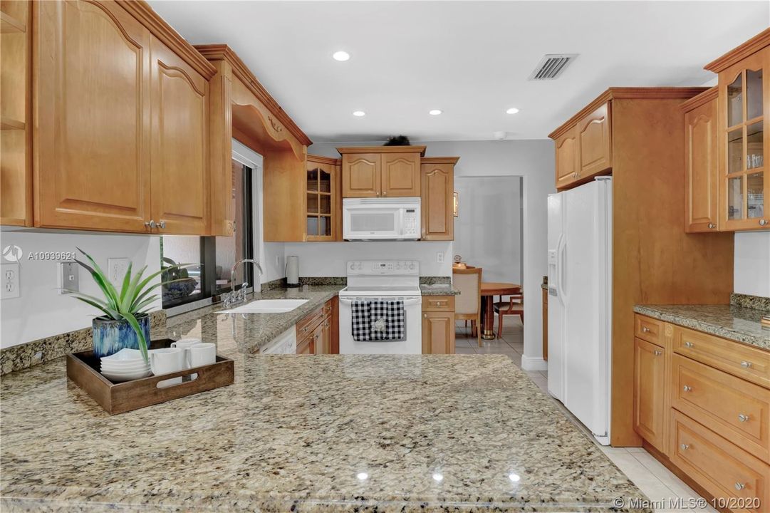 Vendido Recientemente: $535,000 (4 camas, 2 baños, 2076 Pies cuadrados)