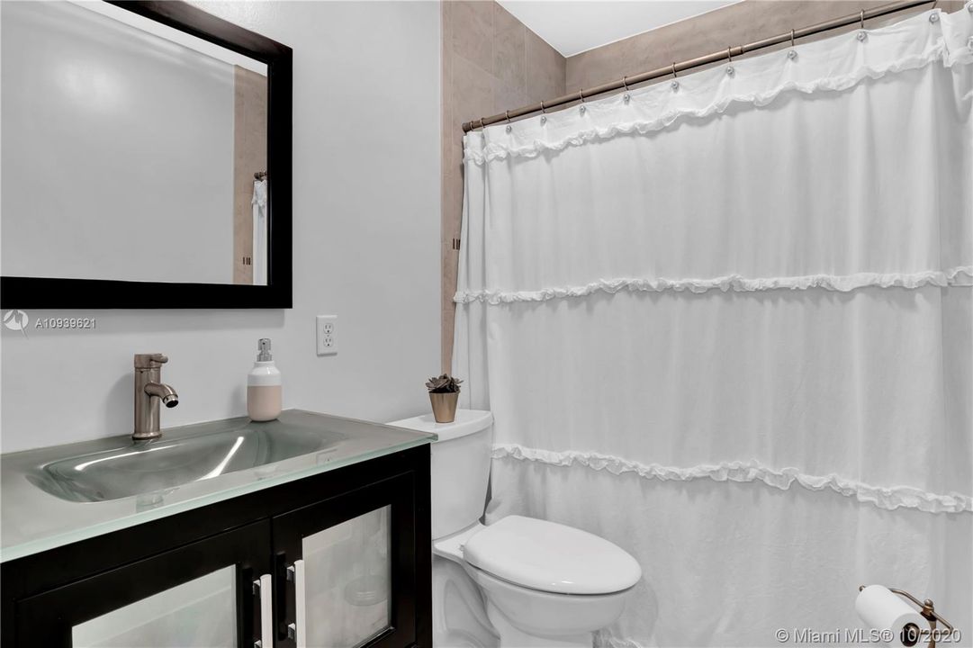 Vendido Recientemente: $535,000 (4 camas, 2 baños, 2076 Pies cuadrados)