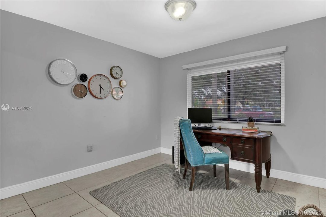Vendido Recientemente: $535,000 (4 camas, 2 baños, 2076 Pies cuadrados)