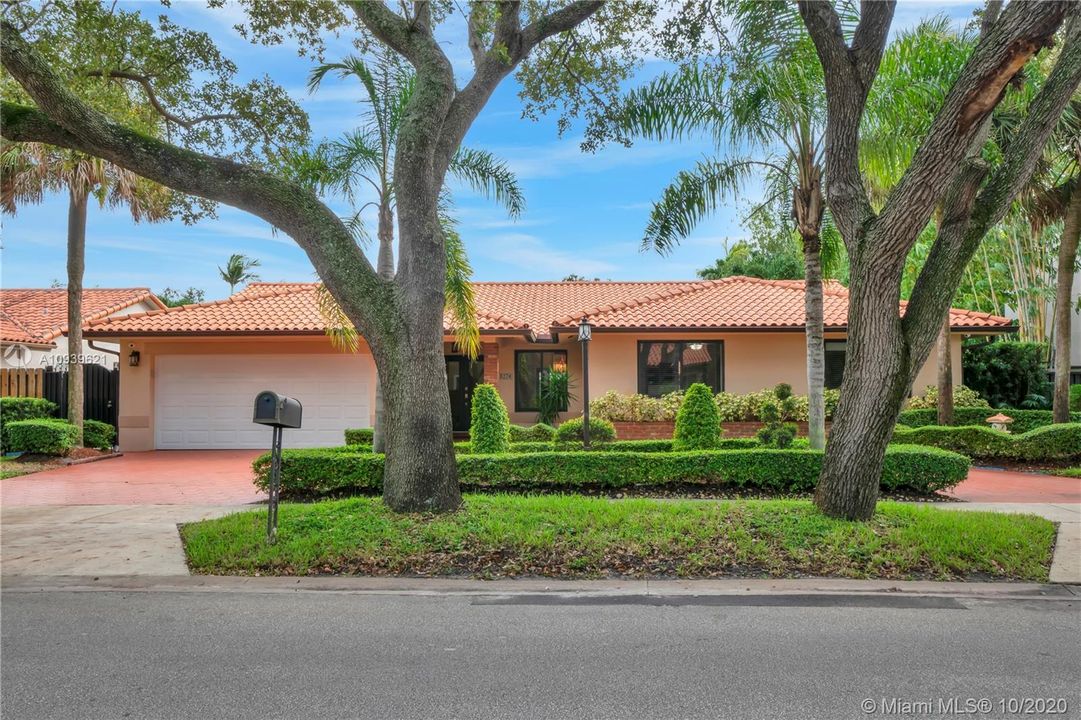 Vendido Recientemente: $535,000 (4 camas, 2 baños, 2076 Pies cuadrados)