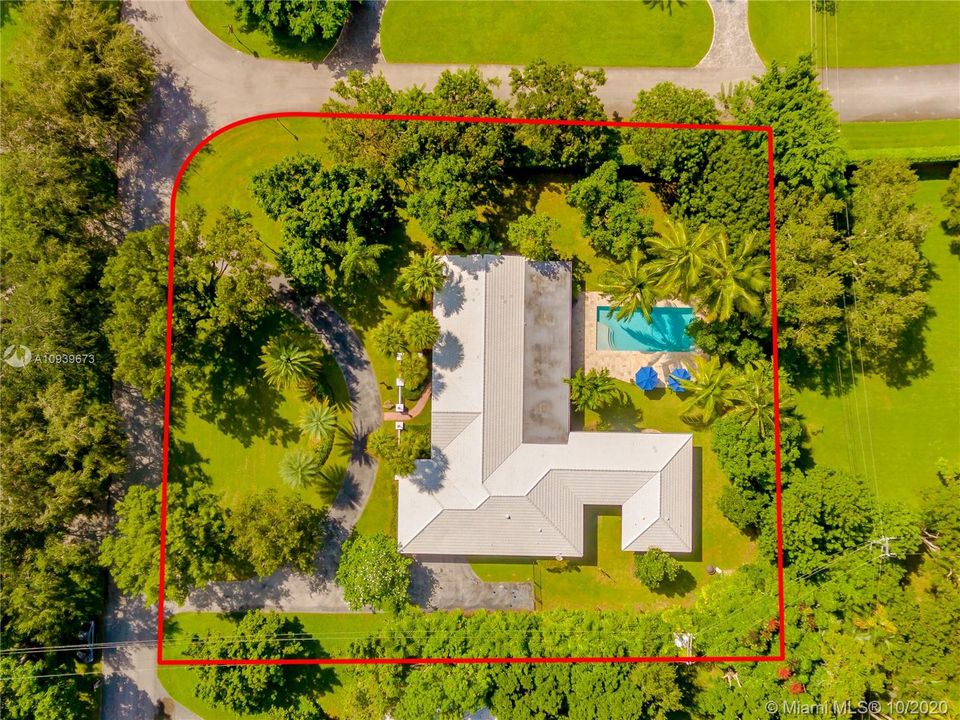 Недавно продано: $1,395,000 (5 спален, 4 ванн, 4081 Квадратных фут)