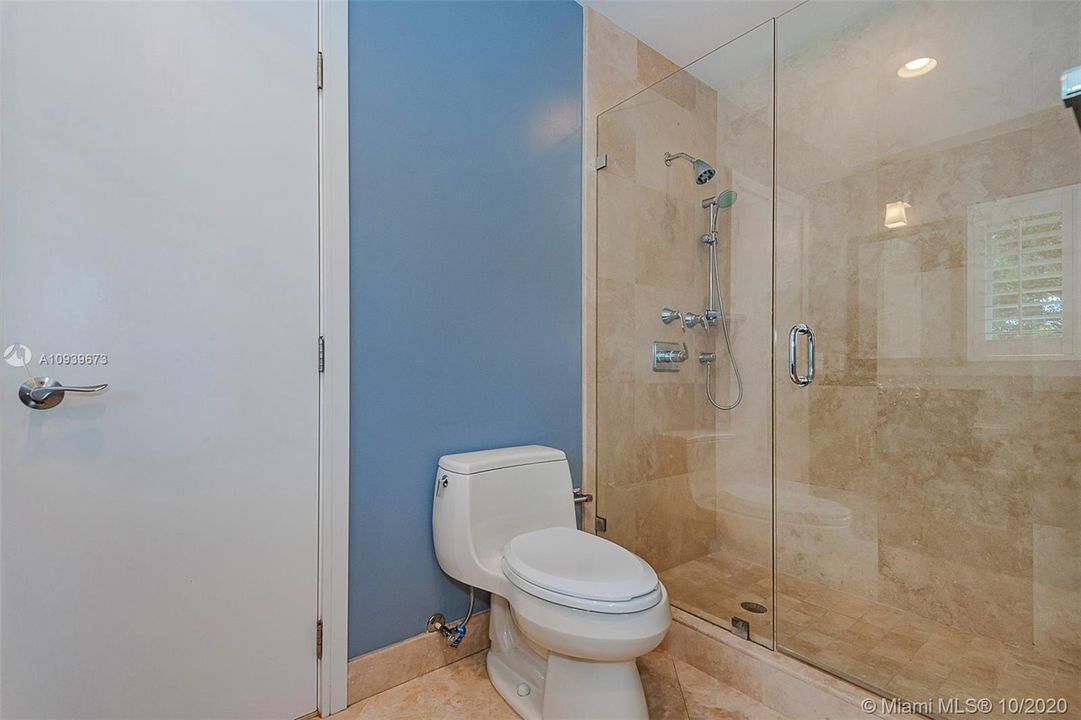 Недавно продано: $1,395,000 (5 спален, 4 ванн, 4081 Квадратных фут)