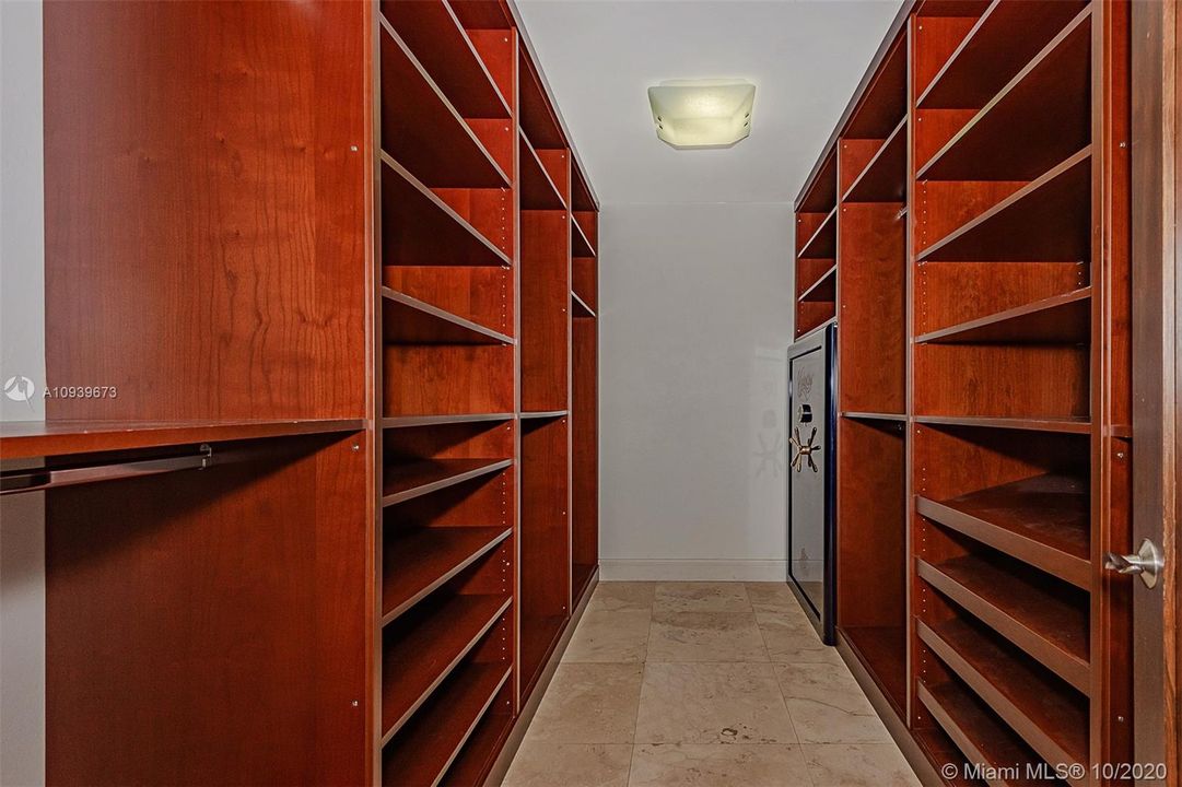 Недавно продано: $1,395,000 (5 спален, 4 ванн, 4081 Квадратных фут)
