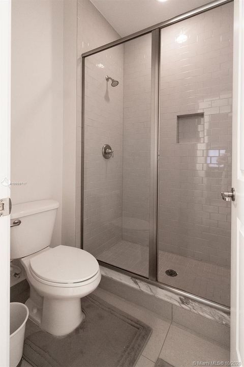 Недавно продано: $1,249,900 (6 спален, 5 ванн, 4517 Квадратных фут)