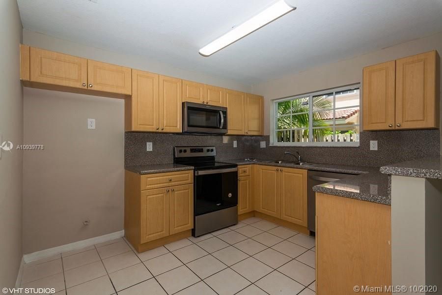 Recently Sold: $214,000 (3 beds, 2 baths, 1676 Square Feet)