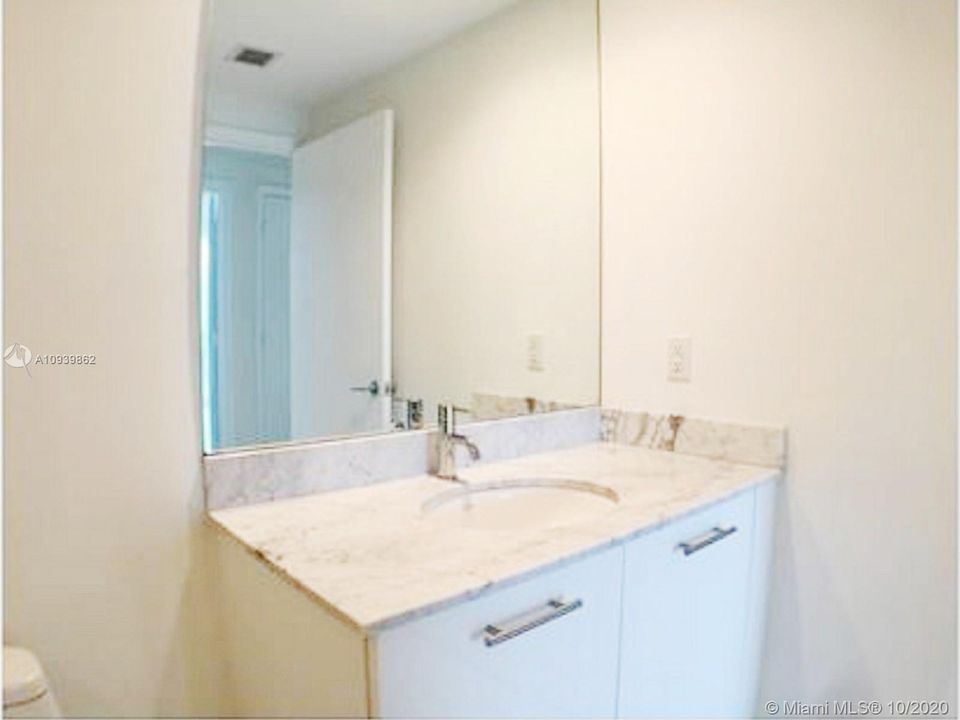 Recently Rented: $1,875 (1 beds, 1 baths, 738 Square Feet)