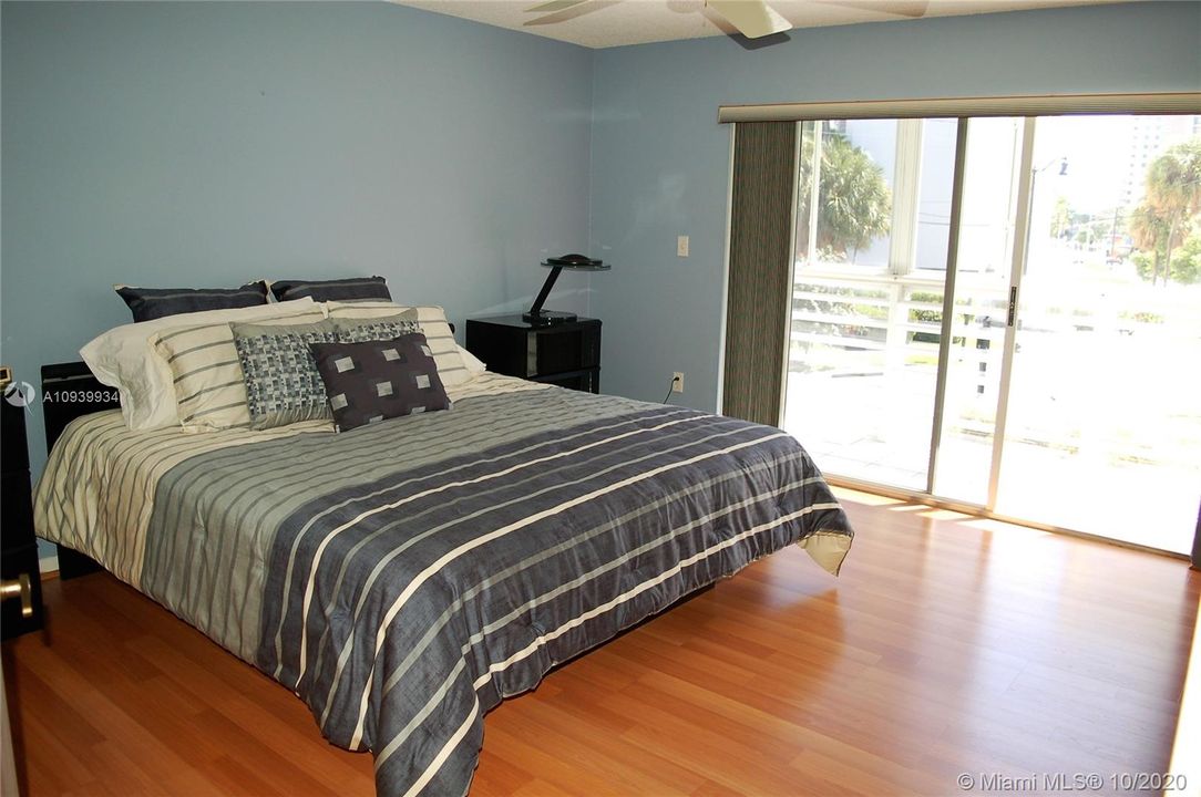 Recently Sold: $339,000 (2 beds, 2 baths, 2054 Square Feet)