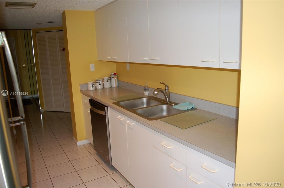Recently Sold: $339,000 (2 beds, 2 baths, 2054 Square Feet)