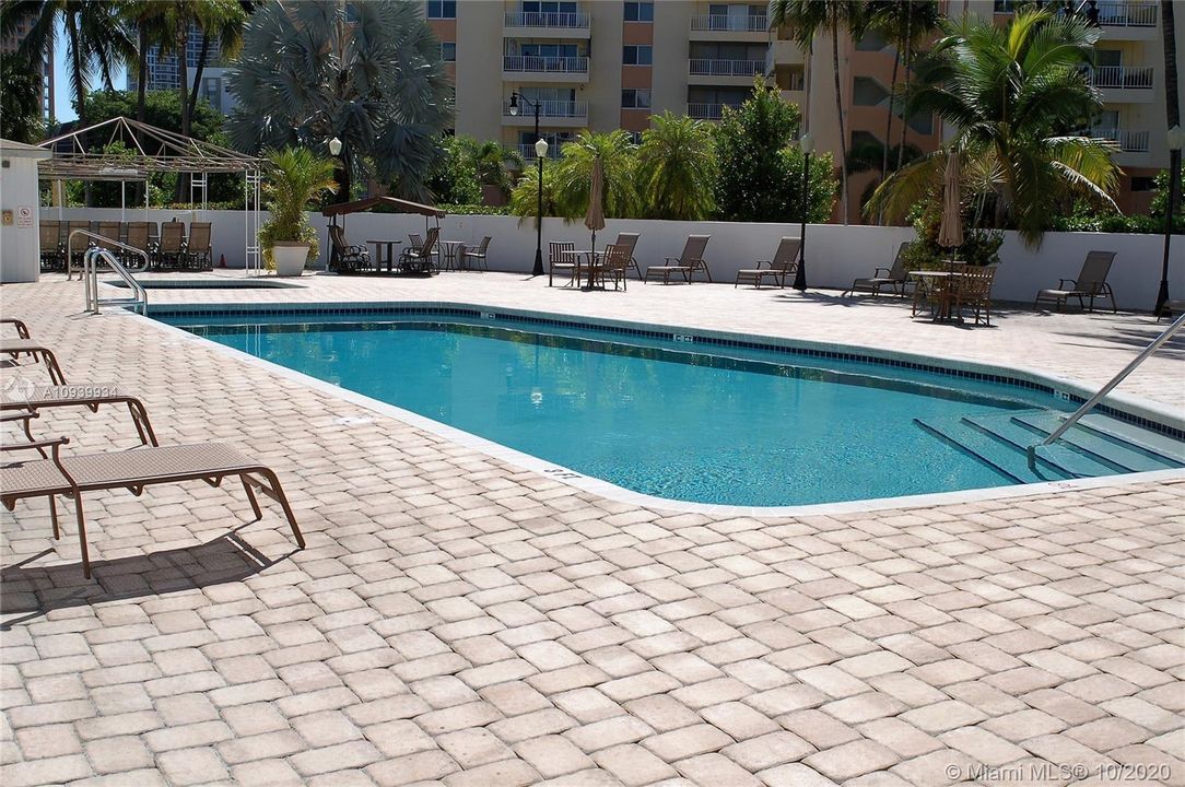 Recently Sold: $339,000 (2 beds, 2 baths, 2054 Square Feet)