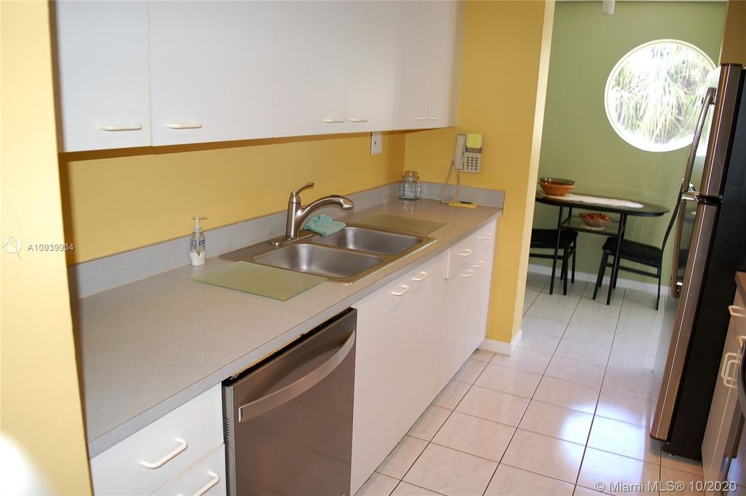 Recently Sold: $339,000 (2 beds, 2 baths, 2054 Square Feet)
