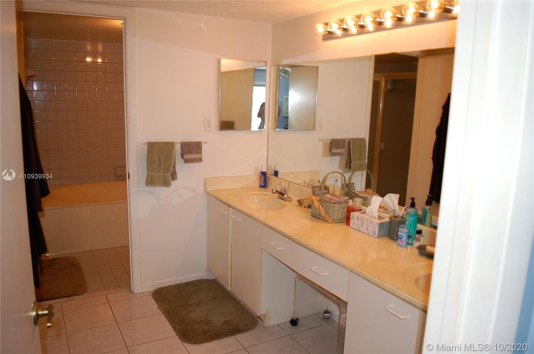 Recently Sold: $339,000 (2 beds, 2 baths, 2054 Square Feet)
