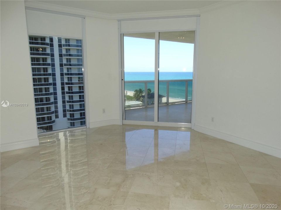Recently Sold: $950,000 (2 beds, 2 baths, 1550 Square Feet)