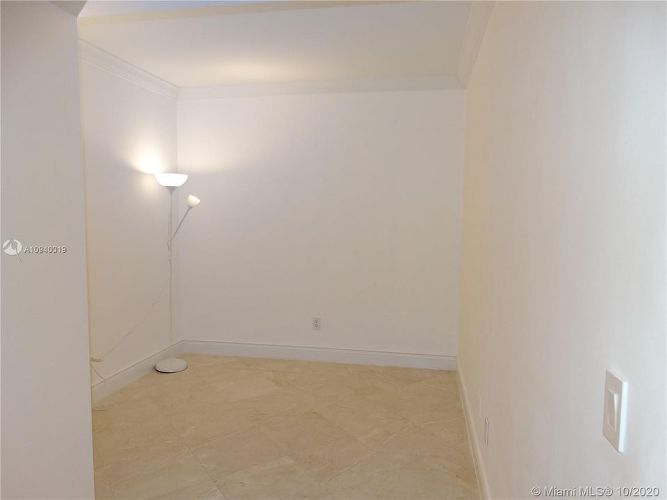 Recently Sold: $950,000 (2 beds, 2 baths, 1550 Square Feet)