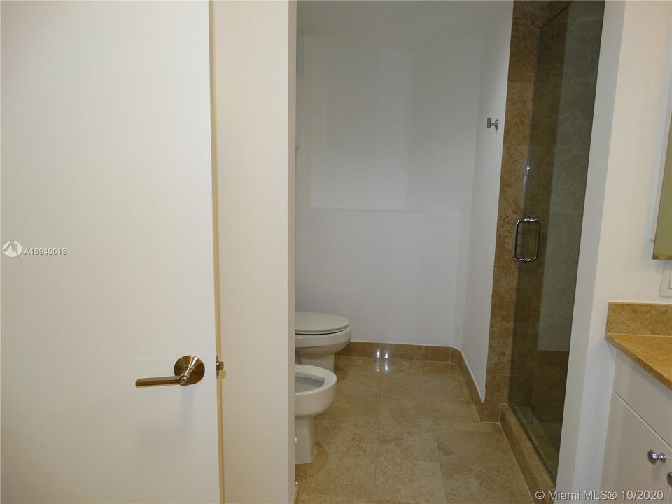 Recently Sold: $950,000 (2 beds, 2 baths, 1550 Square Feet)